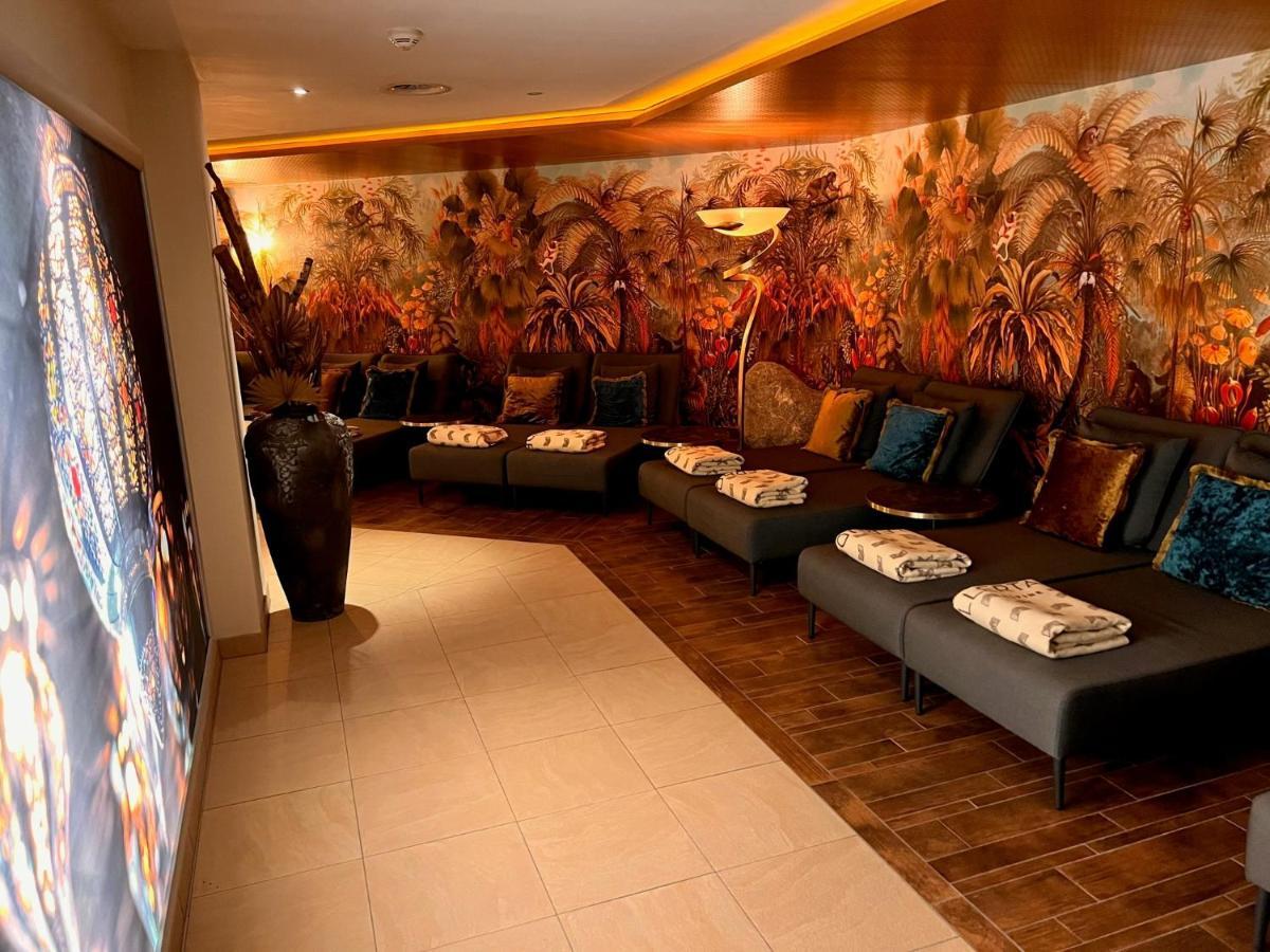 Alpine Hideaway Zillertalerhof Hotel Mayrhofen Bagian luar foto