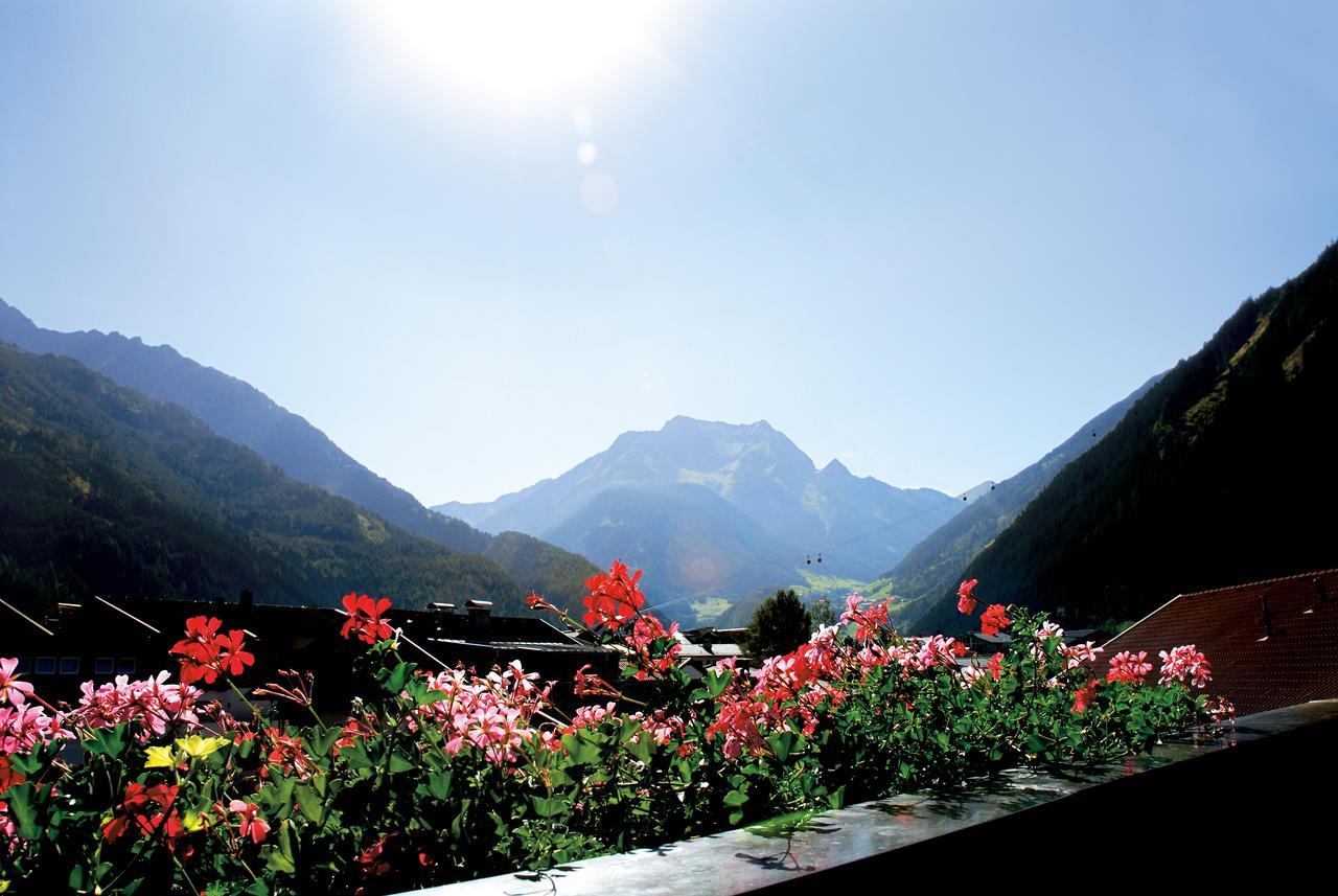 Alpine Hideaway Zillertalerhof Hotel Mayrhofen Bagian luar foto